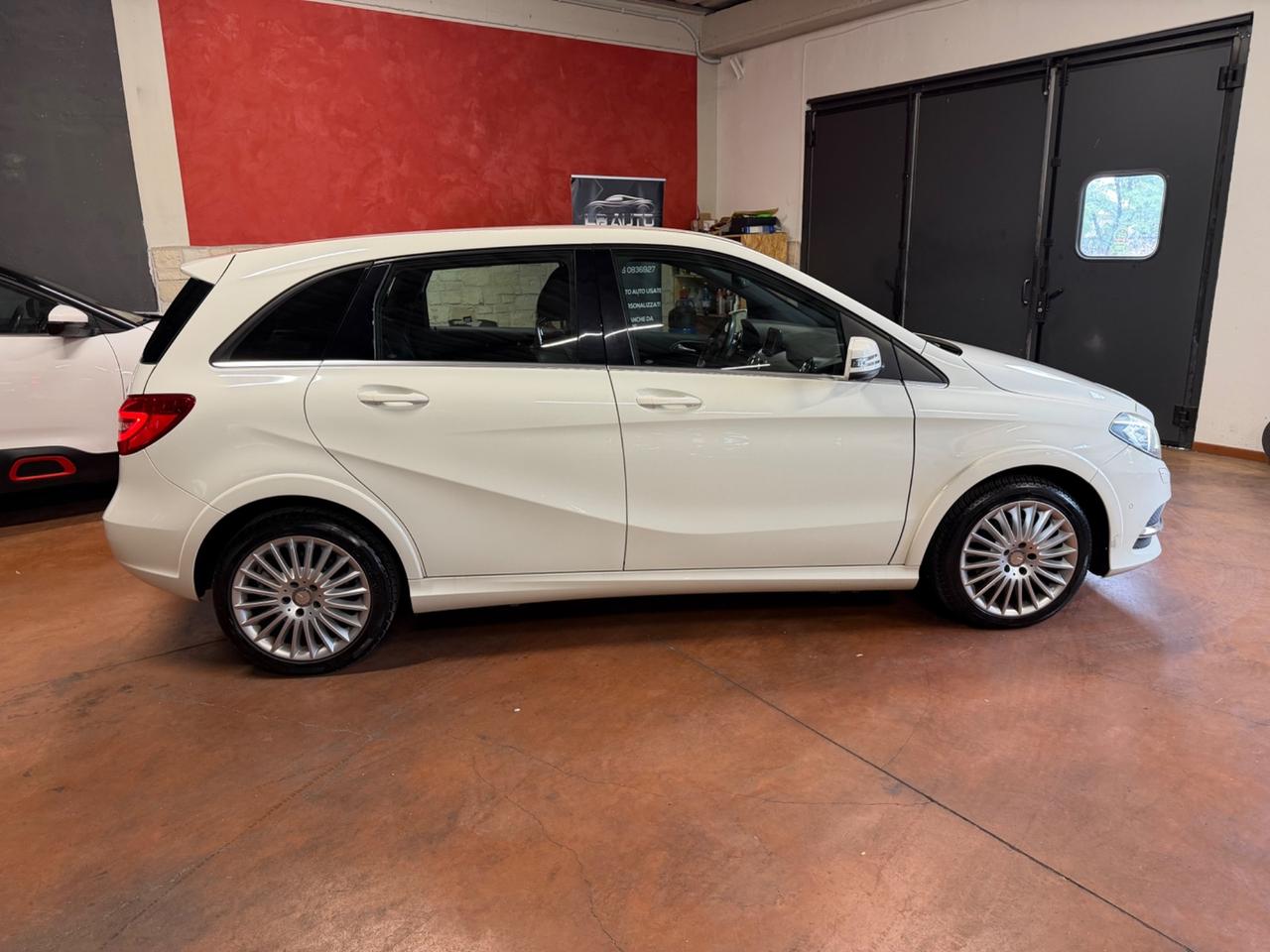 Mercedes-benz B 200 NGD Premium