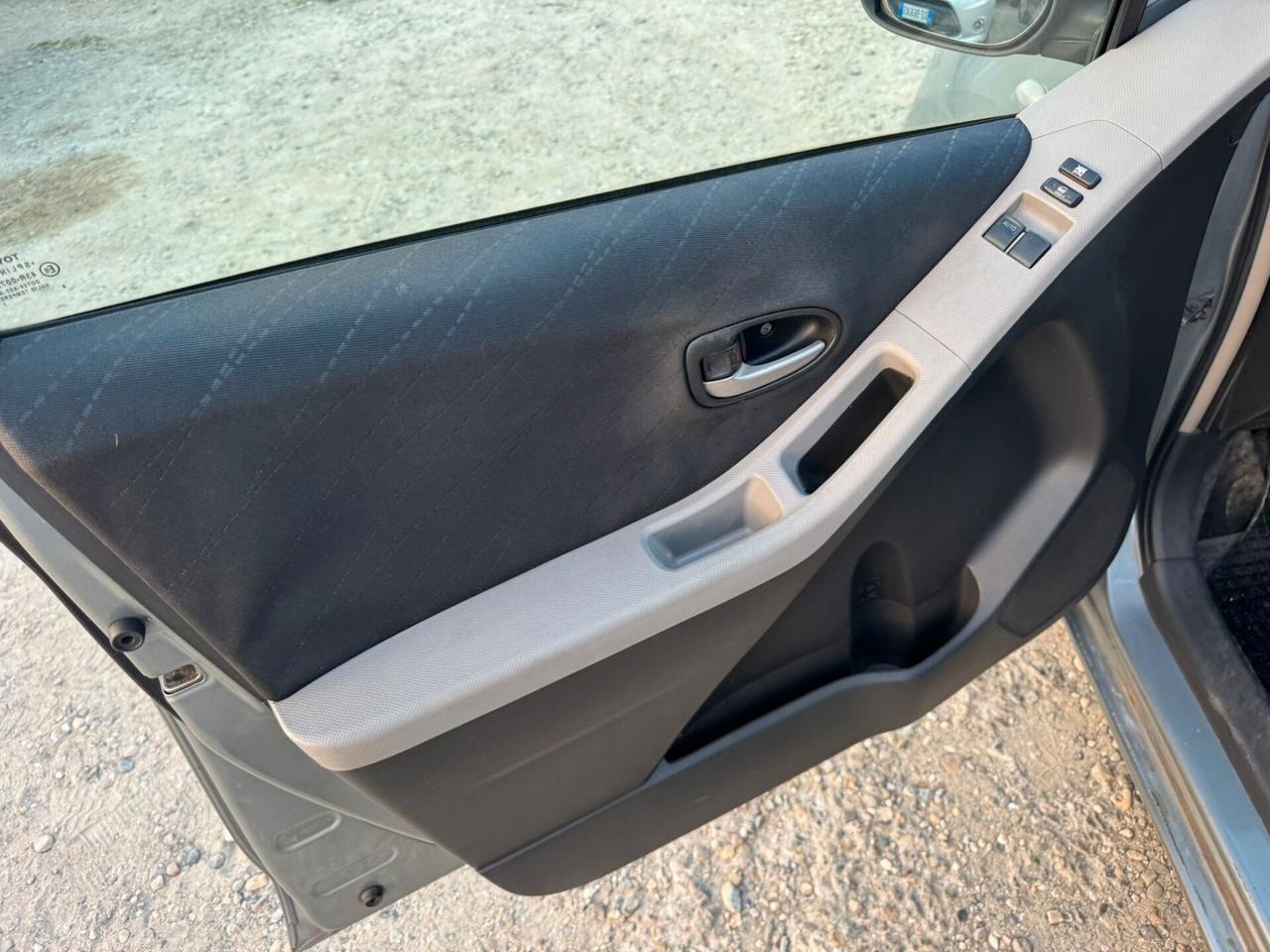 Toyota Yaris 1.4 5 porte M-MT Sol CAMBIO AUTOMATICO