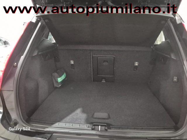 VOLVO XC40 T2 Geartronic Momentum Pro