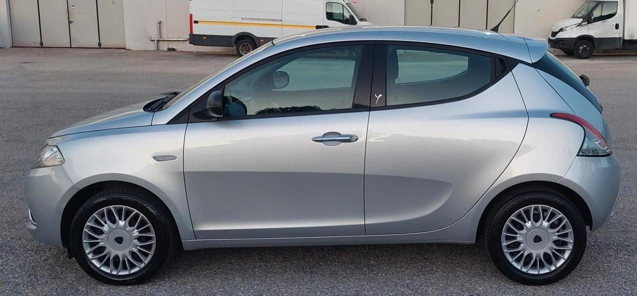 LANCIA YPSILON 1.2-UNICO PROPRIETARIO-NEOPATENTATI