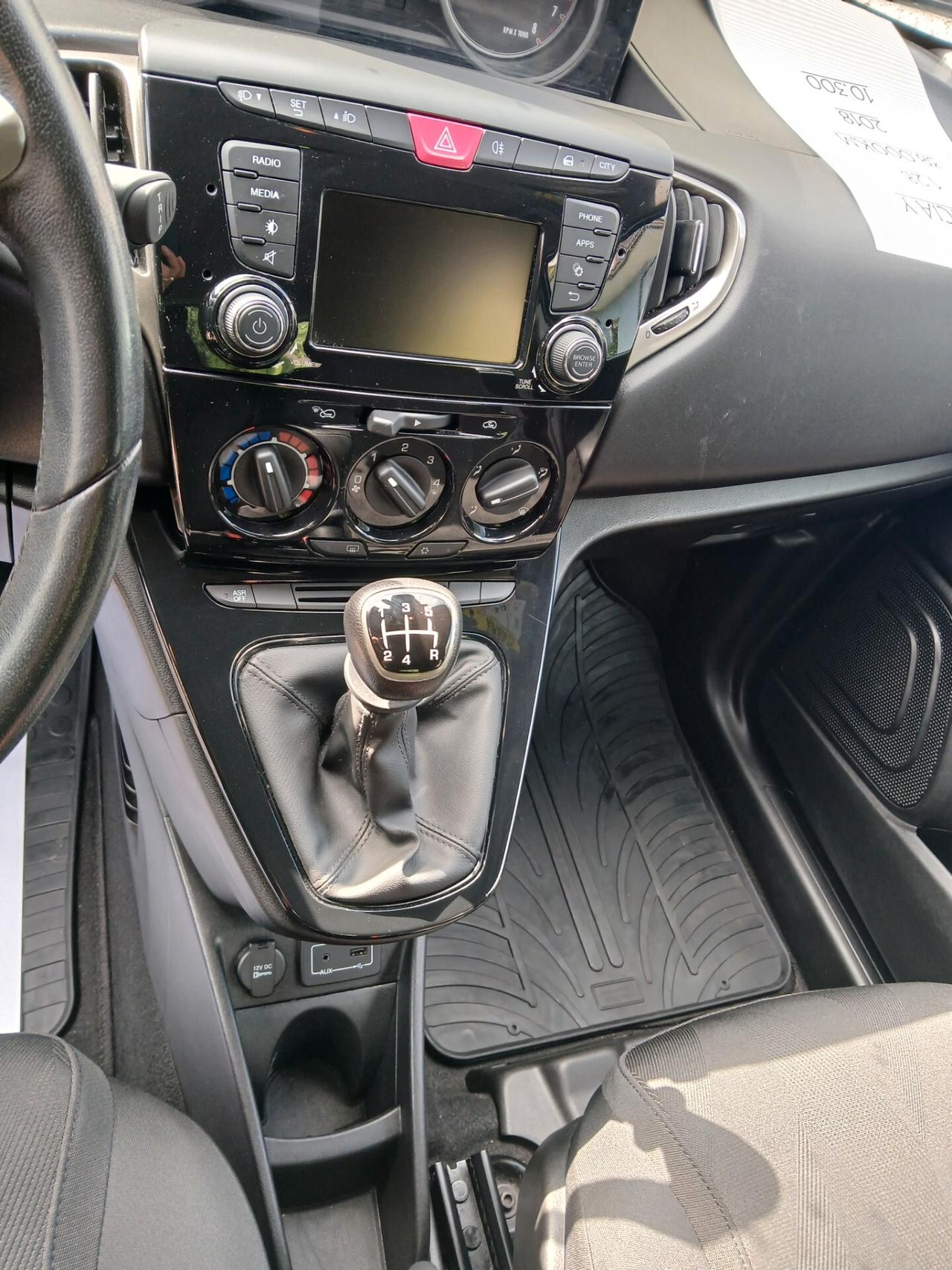 Lancia Ypsilon 1.2 69 CV 5 porte Gold