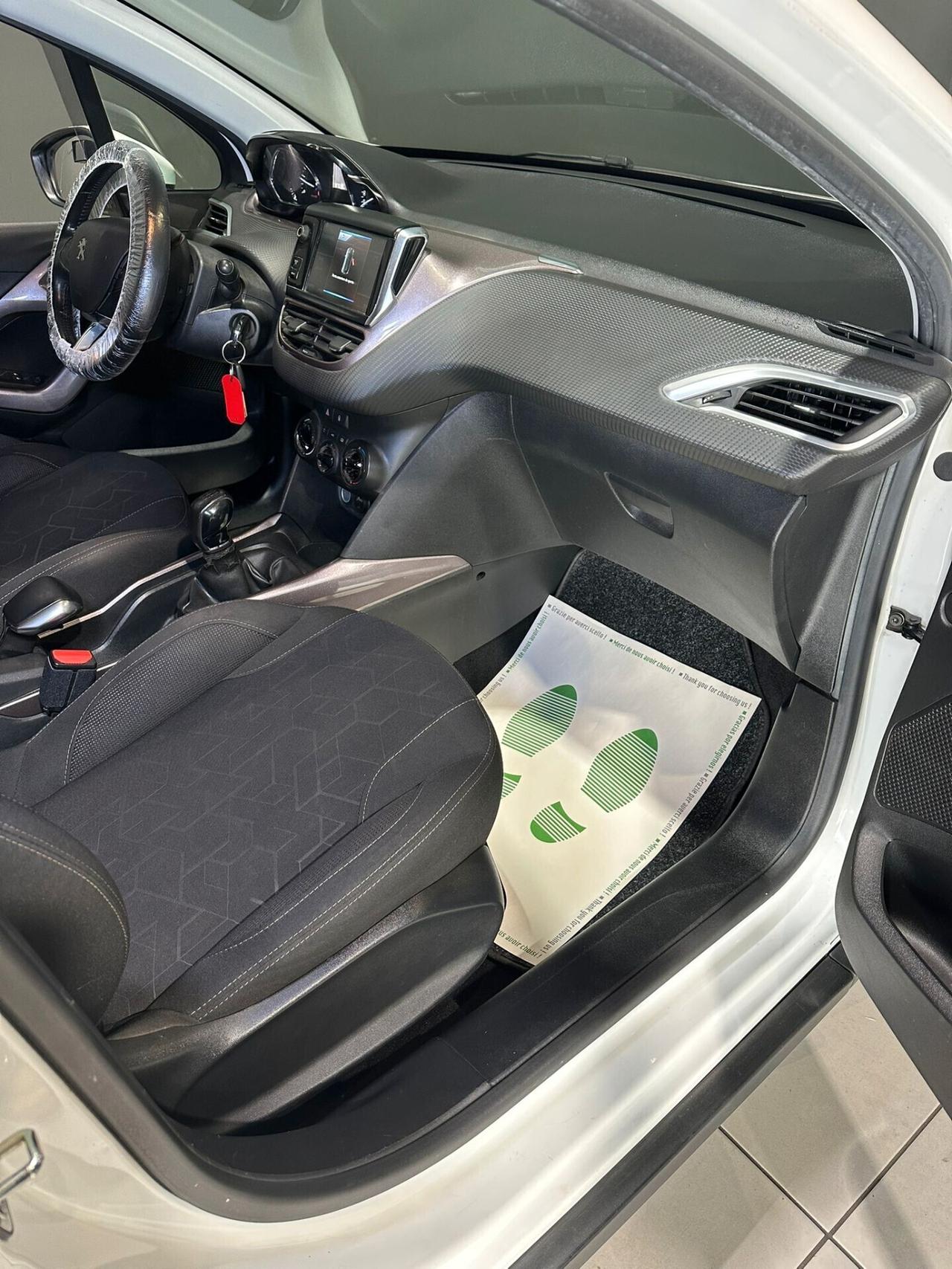 Peugeot 2008 1.6 HDi 92 CV Urban Cross