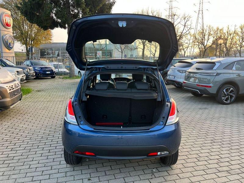 Lancia Ypsilon 1.0 FireFly 5 porte S&S Hybryd Gold