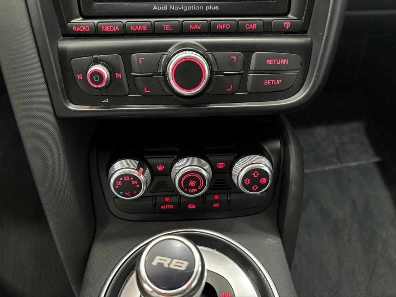 AUDI R8 V8 COUPE' 4.2 430CV R-TRONIC
