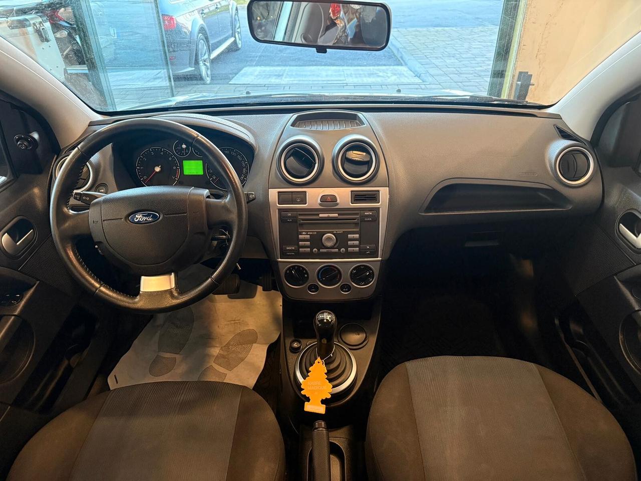 Ford Fiesta 1.4 automatica