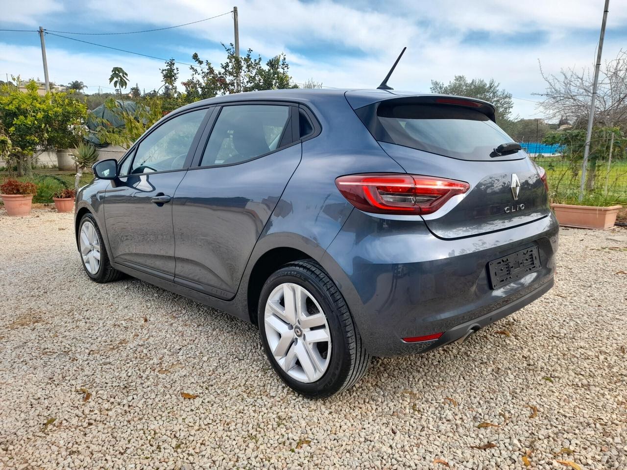 Renault Clio TCe 90 CV ok neopatentati anno 2022