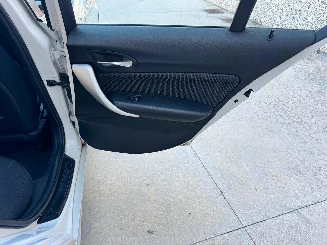 Bmw 118 118d 5p. Unique
