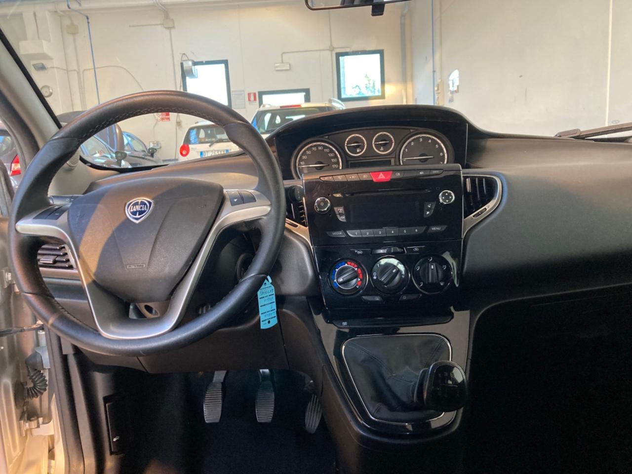 Lancia Ypsilon 1.2 69 CV 5 porte Gold km. Originali