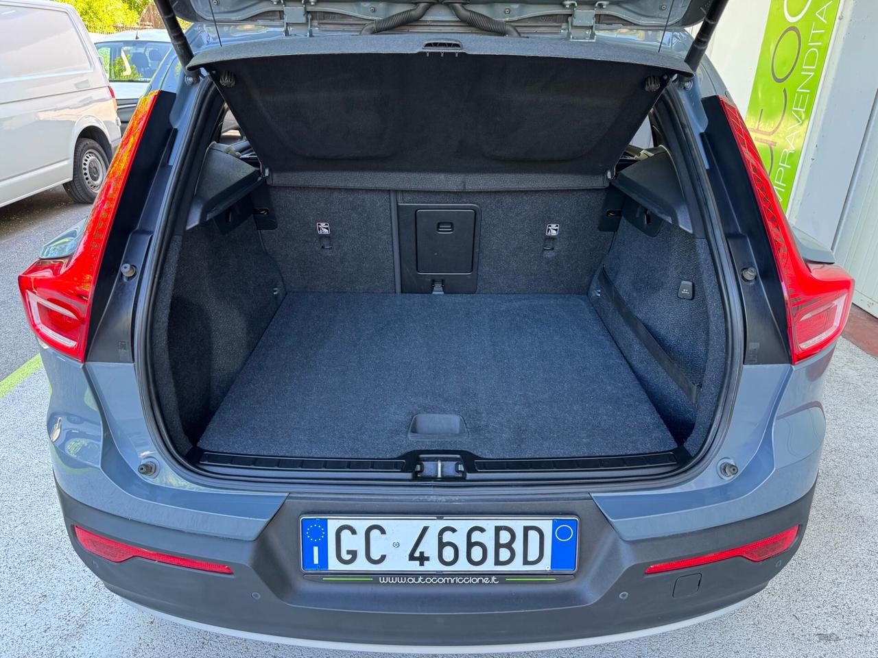 Volvo XC40 2.0 d3 Momentum AWD Auto GARANZIA24MESI