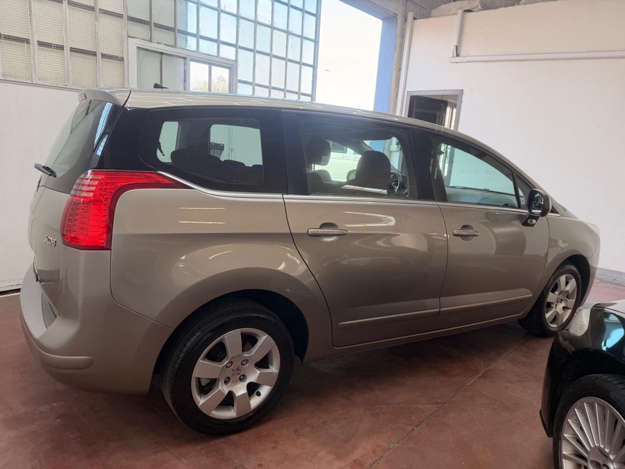Peugeot 5008 1.6 HDi 112CV 7 posti