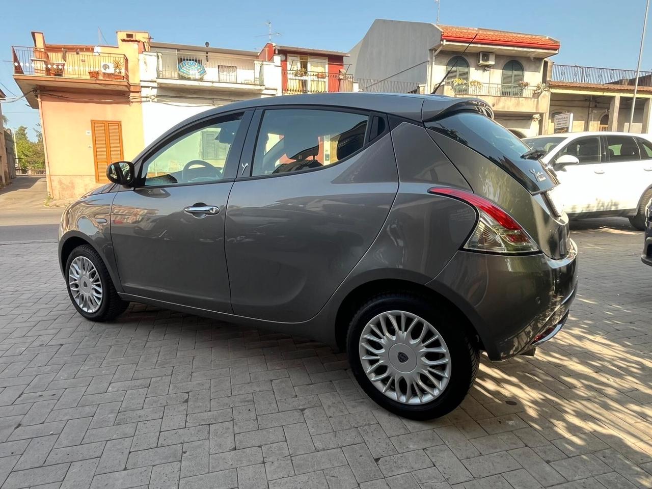 Lancia Ypsilon 1.2 FIRE 69 CV 5 porte Gold