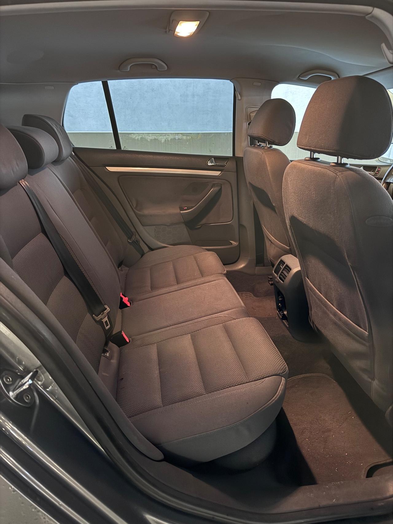 Volkswagen Golf 1.6 16V FSI 5p. Sportline