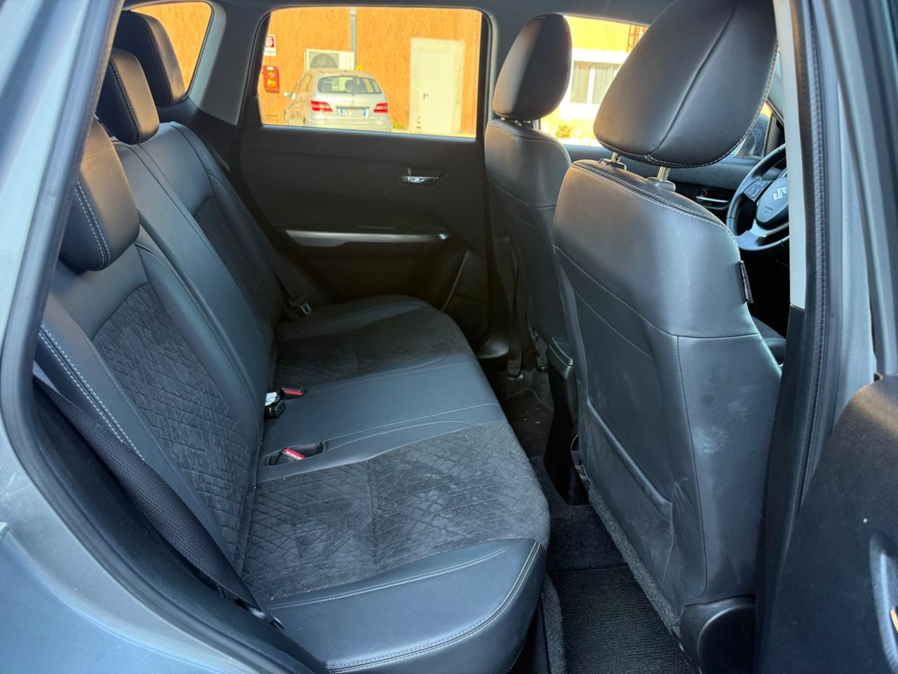 Suzuki Vitara 1.5 140V Hybrid A/T Starview