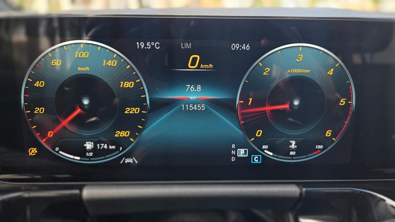 Mercedes-Benz GLA 180 d 1950 115CV Premium AMG auto Tetto Uff Italy Led USB