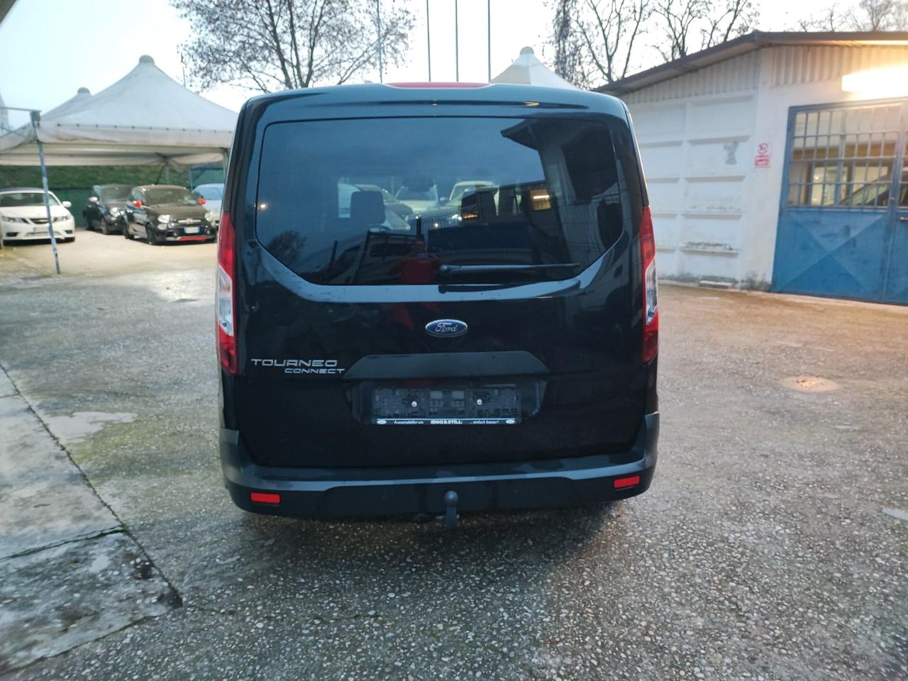 Ford Grand Tourneo Gancio Traino 7 Posti Euro 6