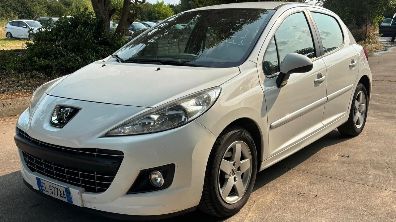 Peugeot 207 1.4 diesel 70CV 5p.ottima per nuovi patentati
