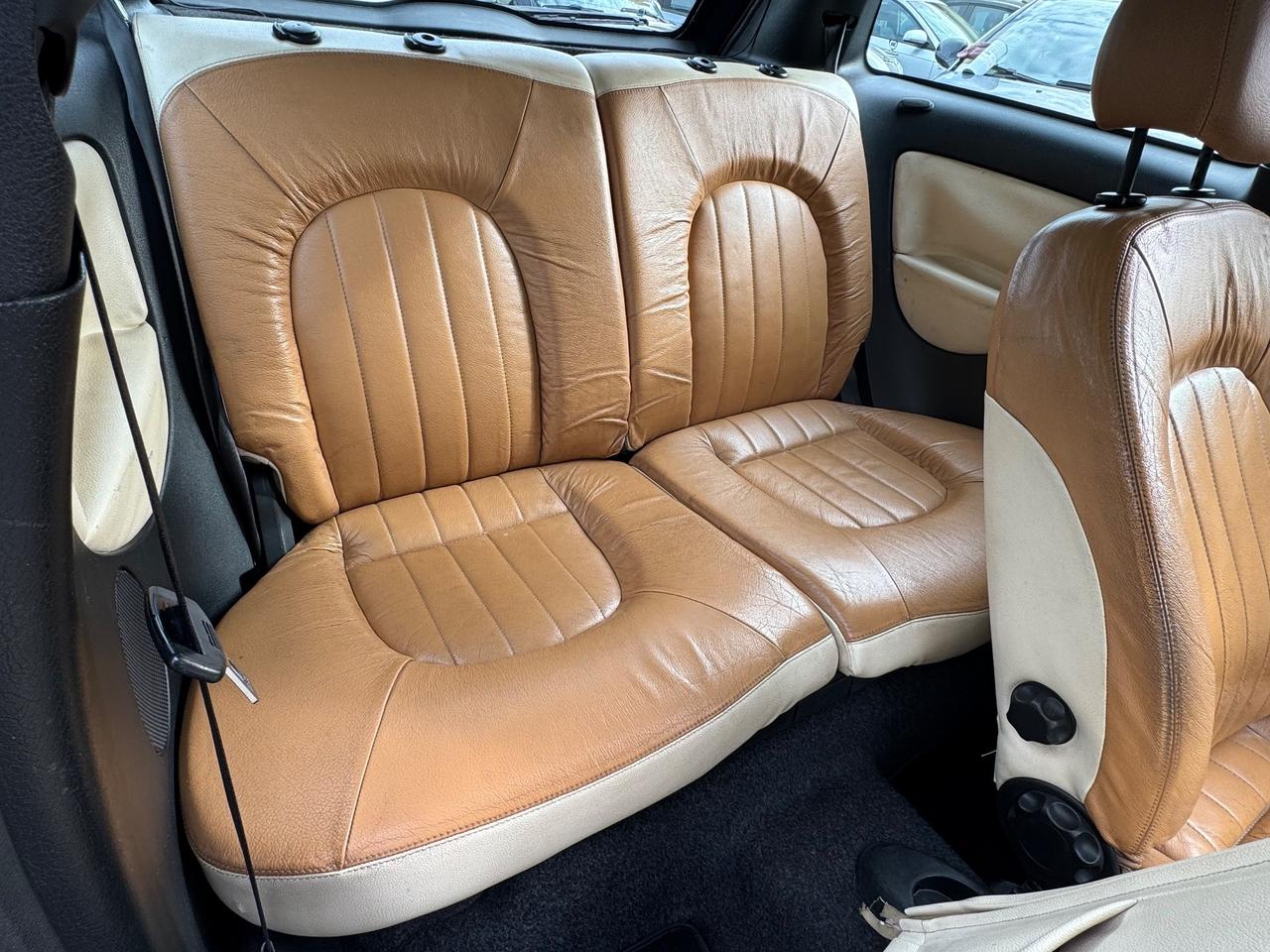 Lancia Ypsilon 1.4 16V Platino