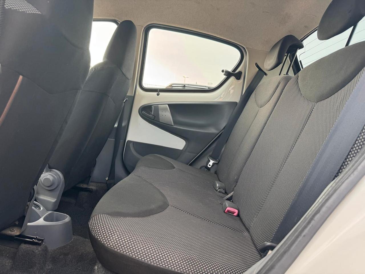 TOYOTA - Aygo - 12V VVT-i 5 porte Deep Ocean Connect - NEOPATENTATI - FINANZIABILE