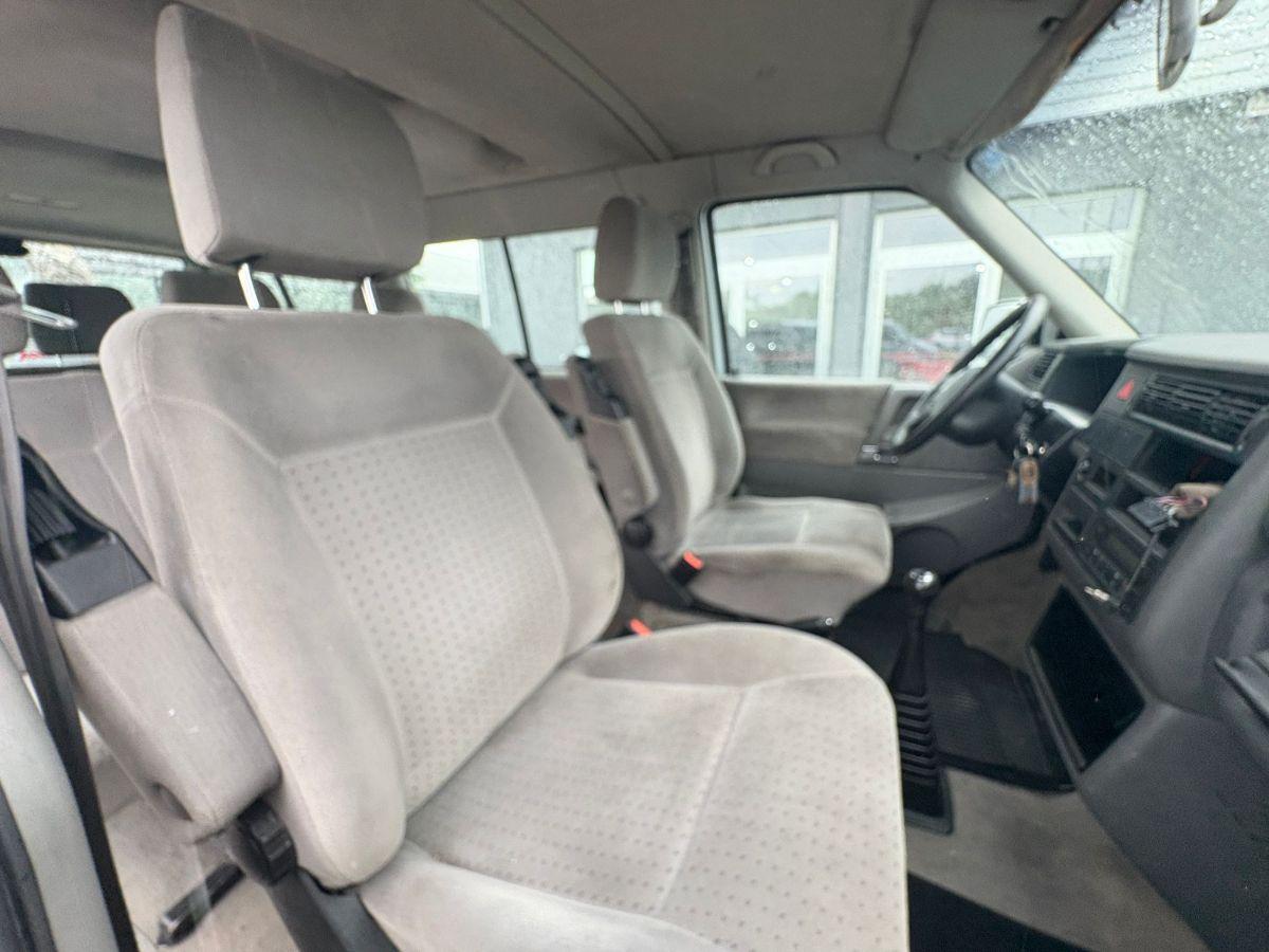 VOLKSWAGEN - T4 Caravelle 2.5 TDI 9 POSTI