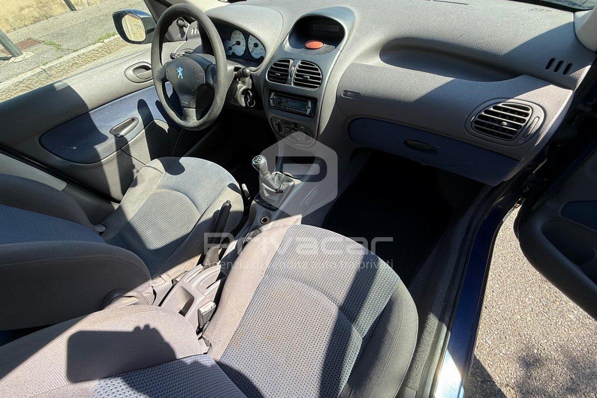PEUGEOT 206 1.1 5p. XT