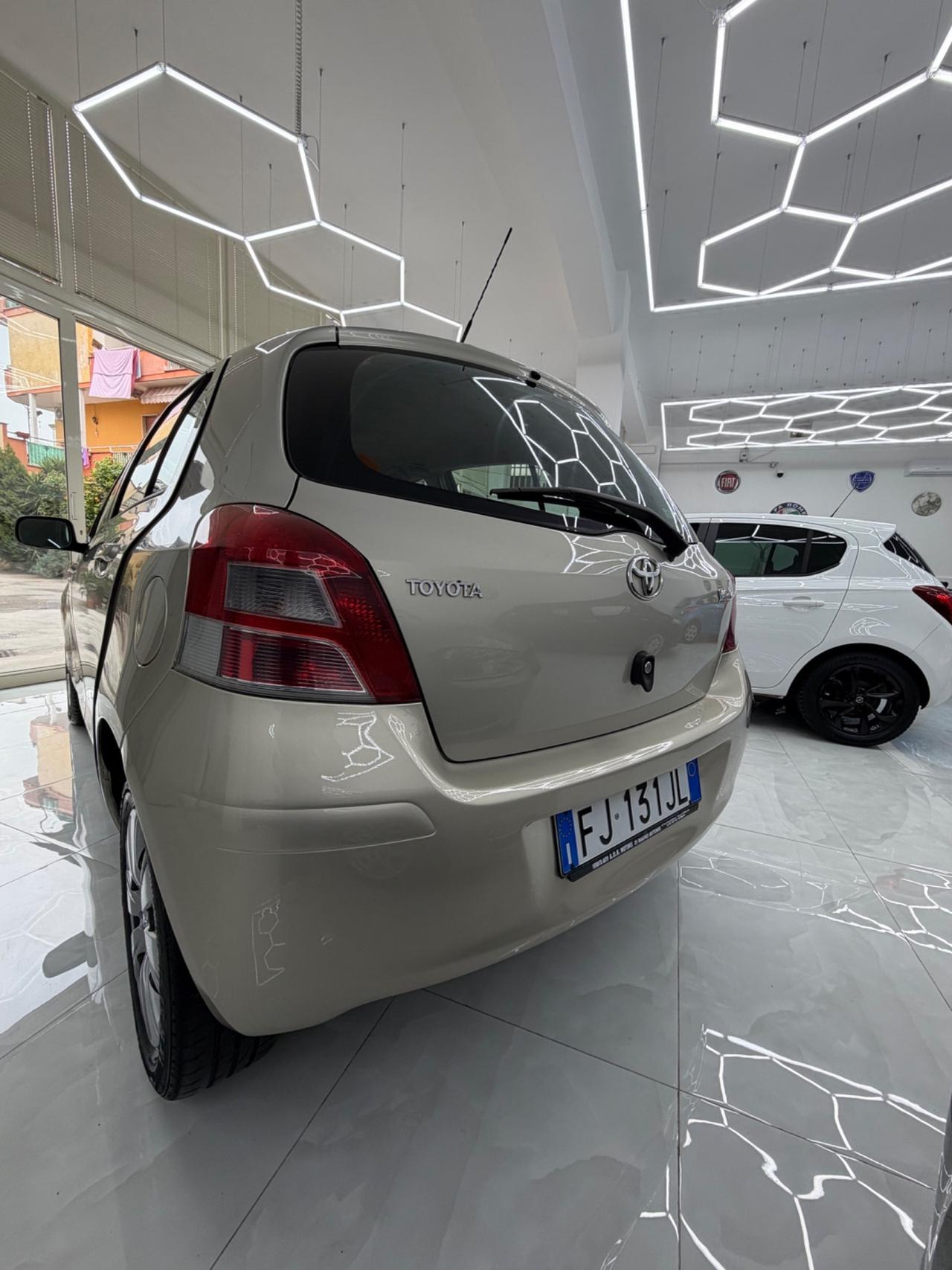 Toyota Yaris 1.0 5 porte