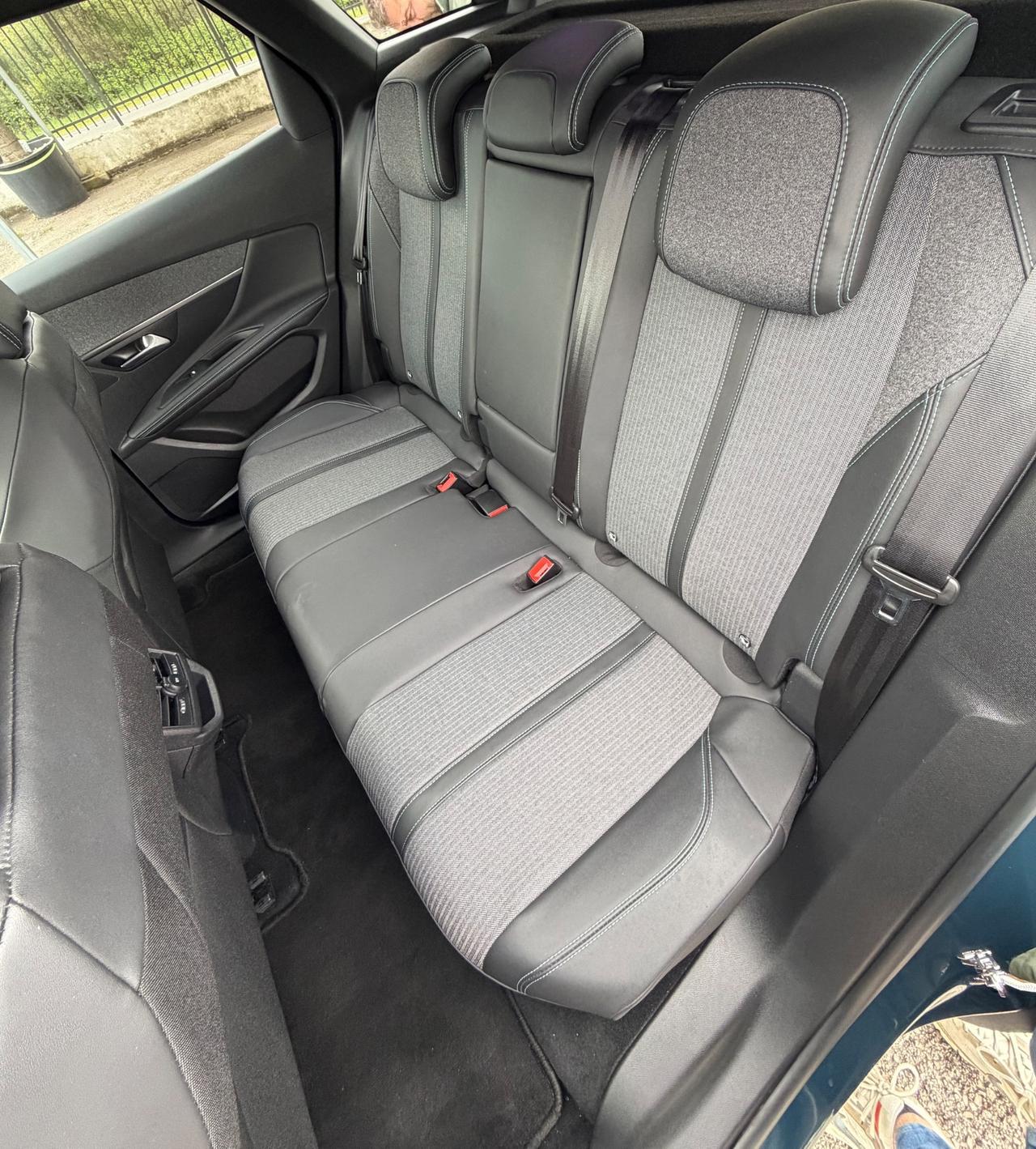 Peugeot 3008 BlueHDi 130 S&S EAT8 Allure