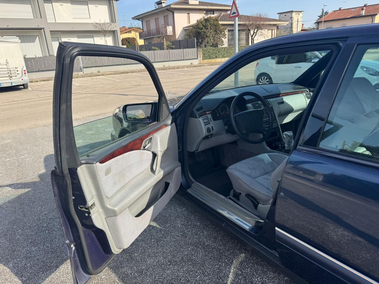 Mercedes Classe E 200 Elegance W210 Benzina – Ottime Condizioni