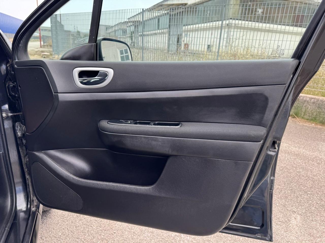 Peugeot 307 1.4 16V 5p. 143000 km