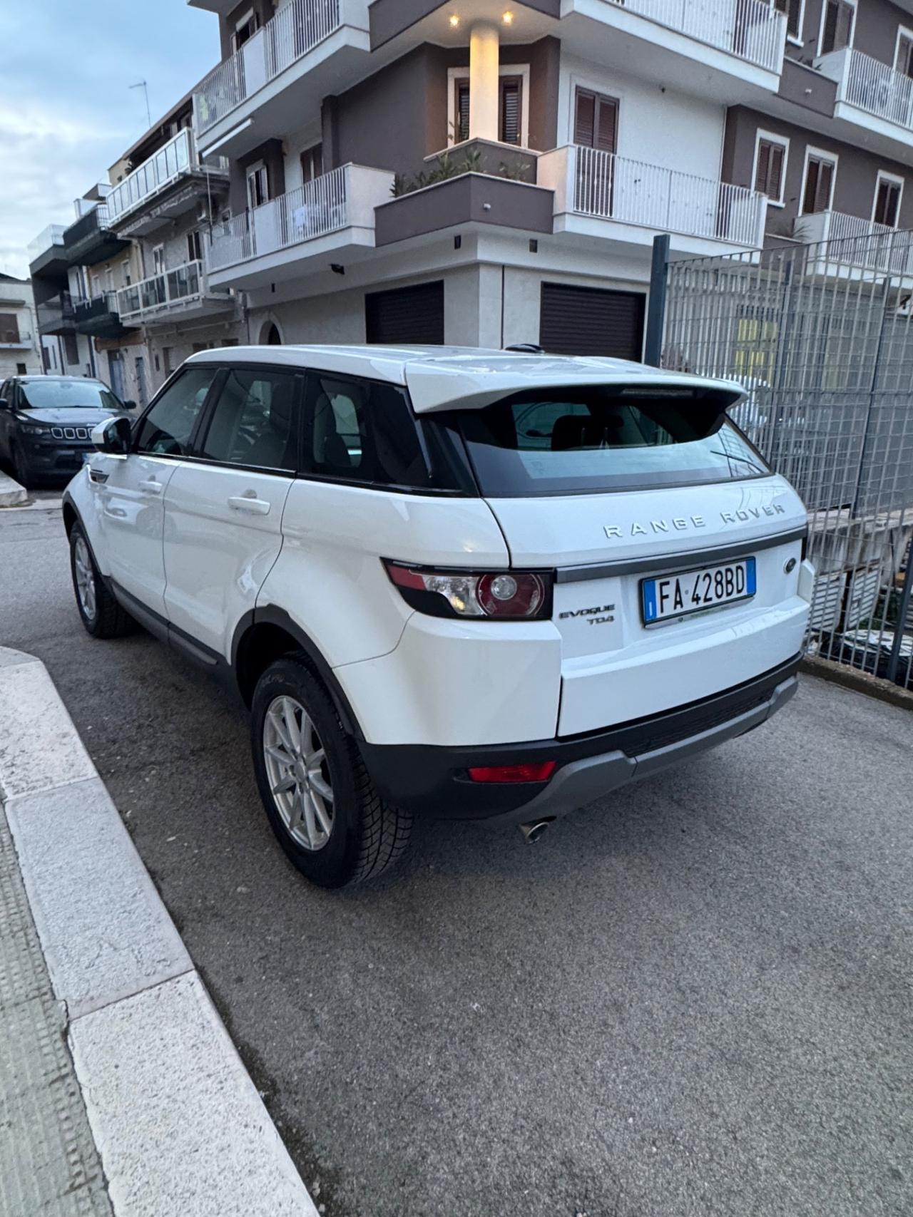 Land Rover Range Evoque 2.2 TD4 5p. Pure