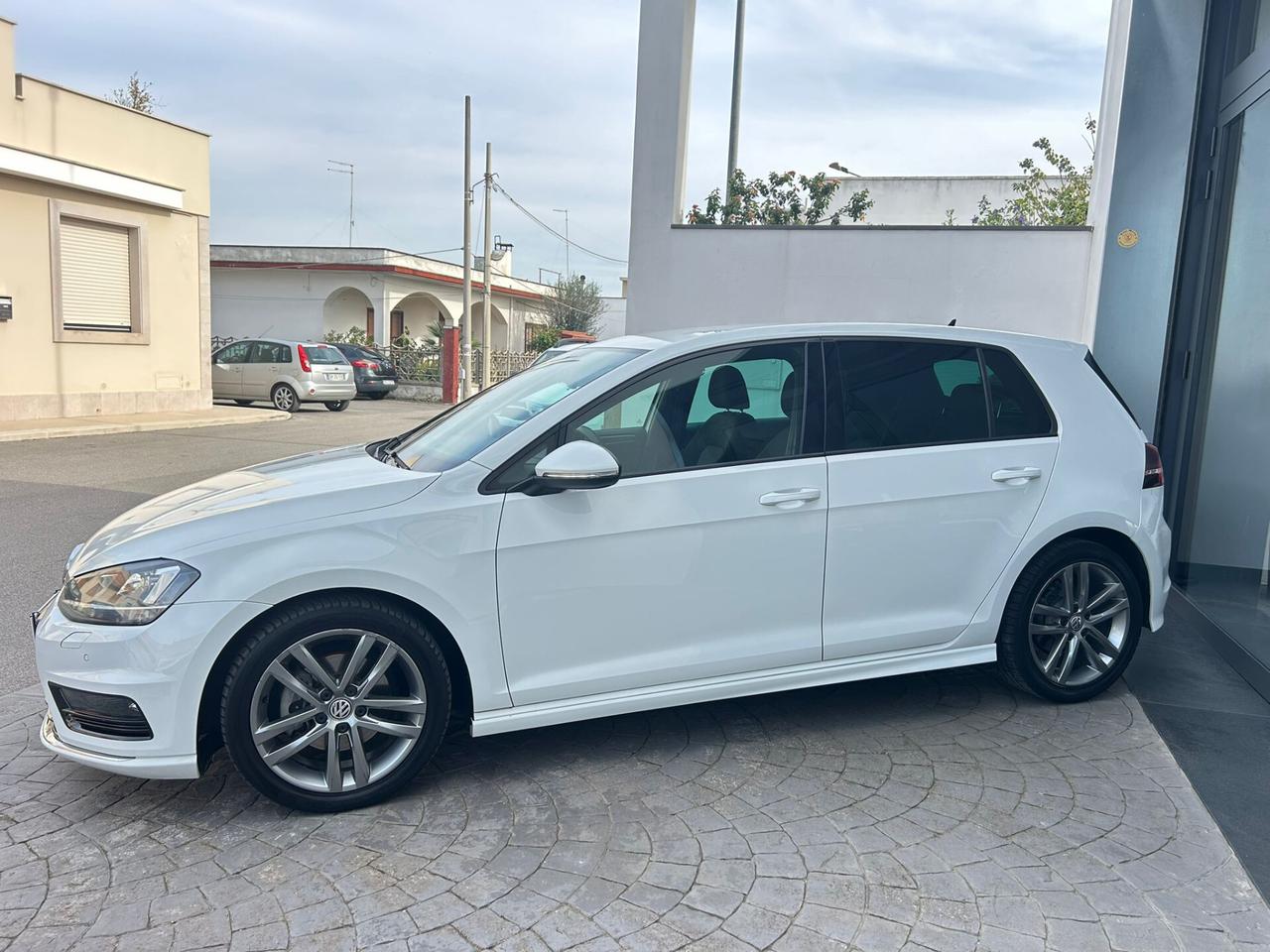 Volkswagen Golf 1.6 TDI 110Cv R-LINE DSG/LED-2017