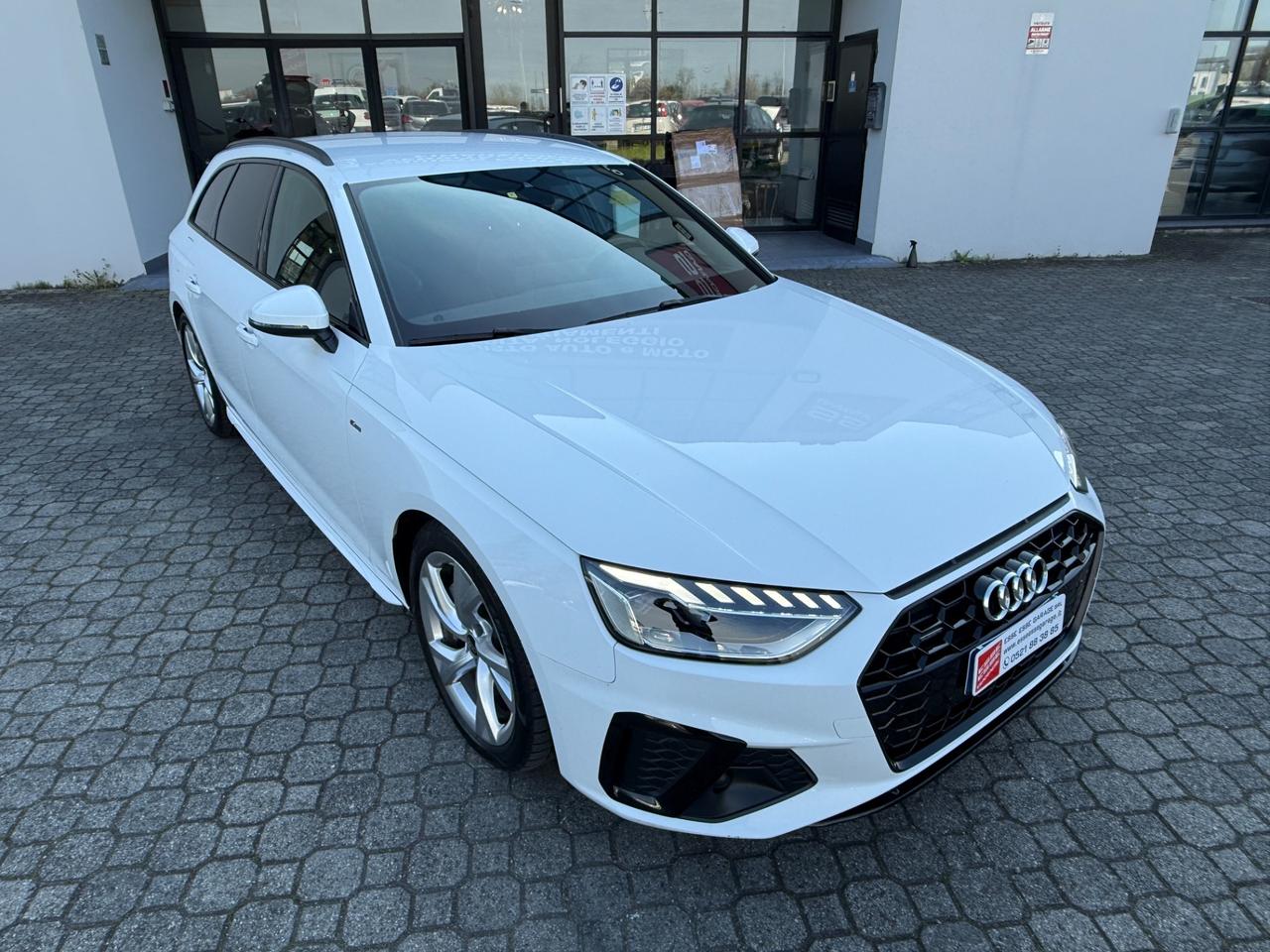 Audi A4 Avant 40 TDI quattro S tronic S line|BLACK LINE