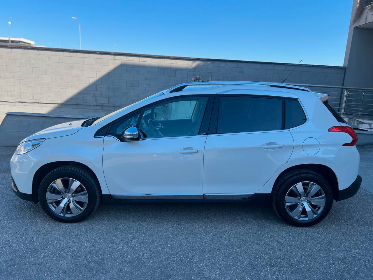 Peugeot 2008 1.6 e-hdi 115cv ALLURE NAVI/PELLE/16; PERFETTA!