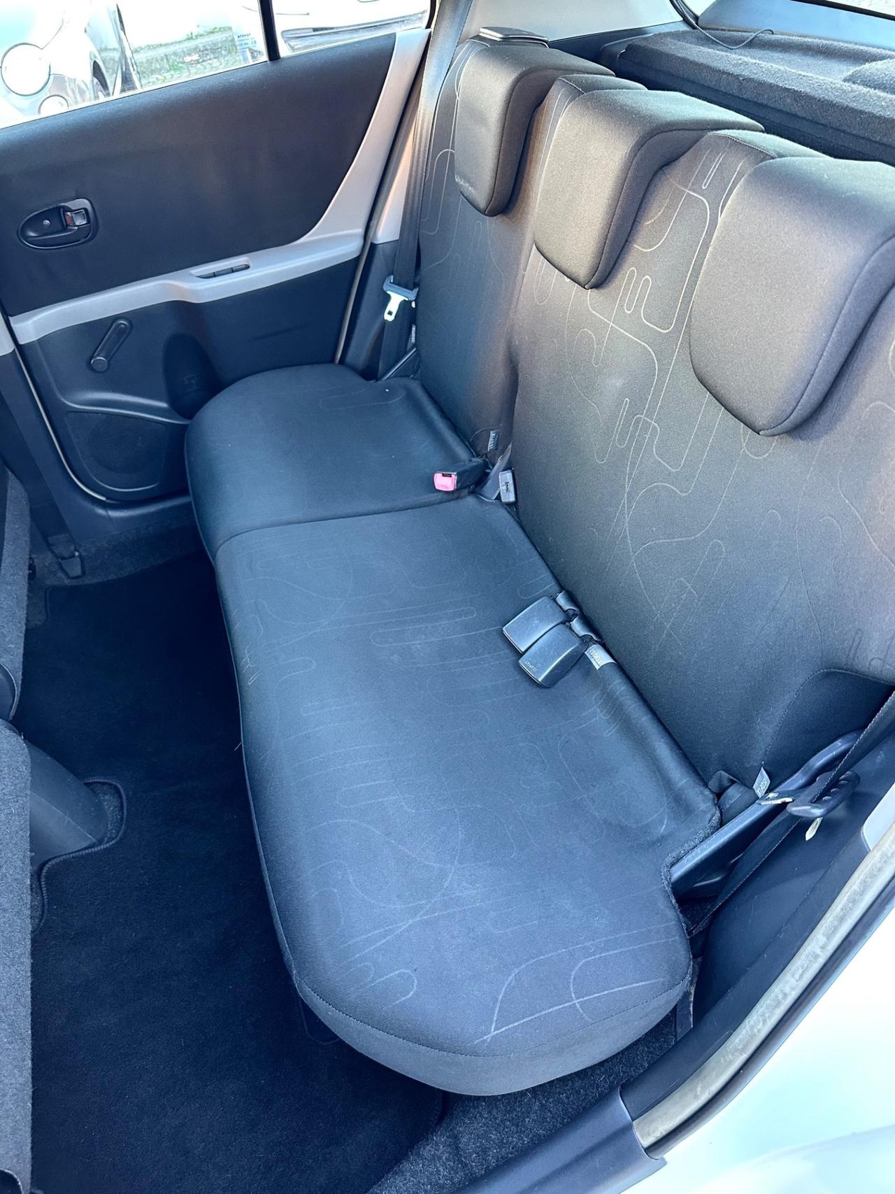 Toyota Yaris 1.0Bz 69Cv 5P - Neopatentati