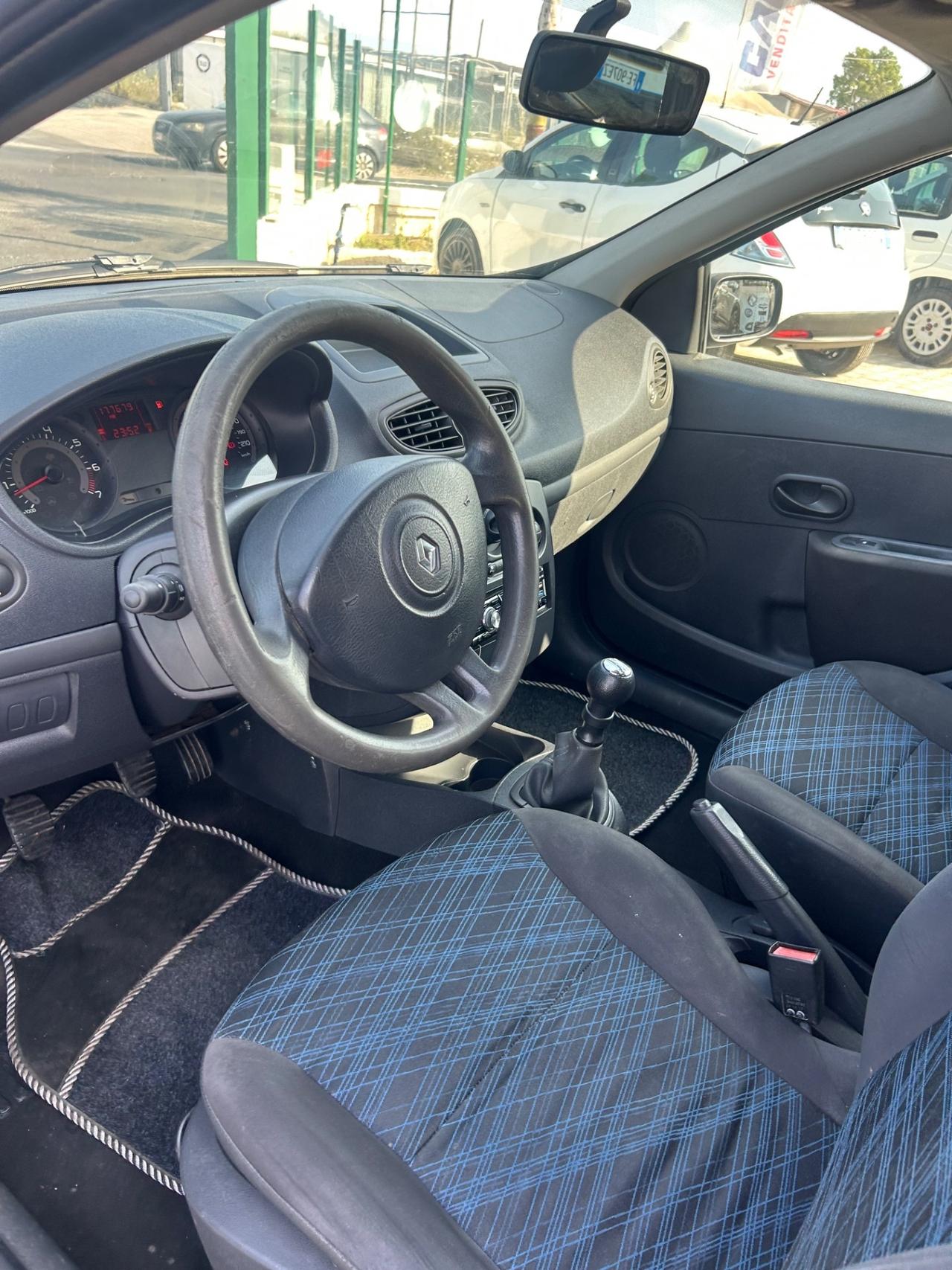 Renault Clio Storia 1.2 16V 5 porte Dynamique