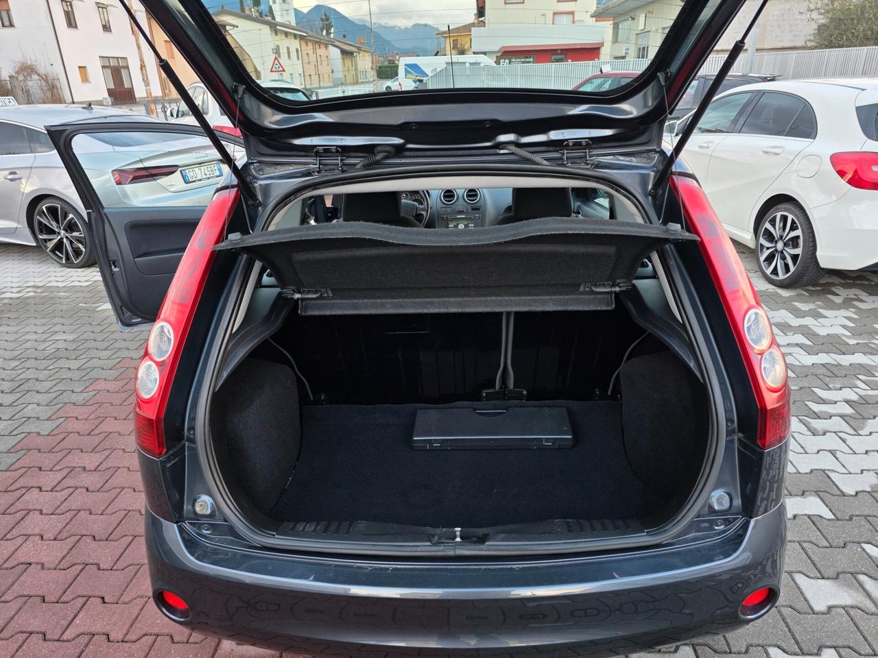 Ford Fiesta 1.4 TDCi 68CV 3 porte Titanium