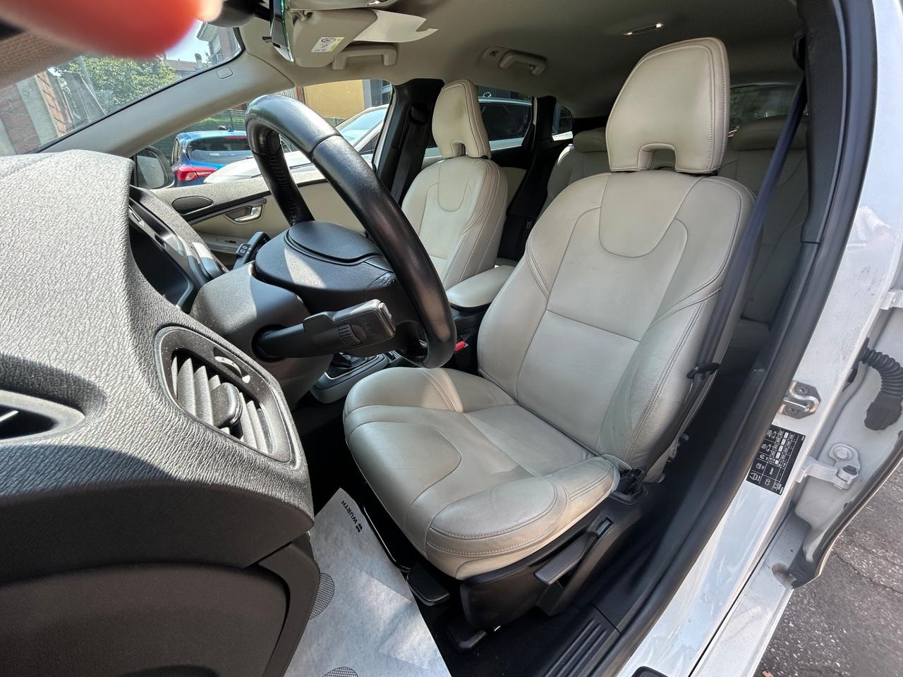 Volvo V40 D2 1.6 Powershift Momentum