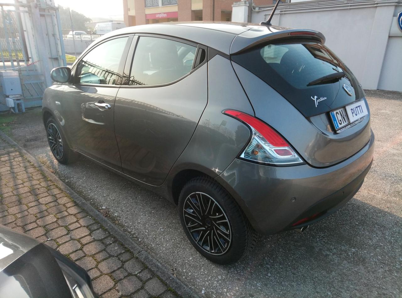 Lancia Ypsilon 1.0 FireFly 5 porte S&S Hybrid Gold