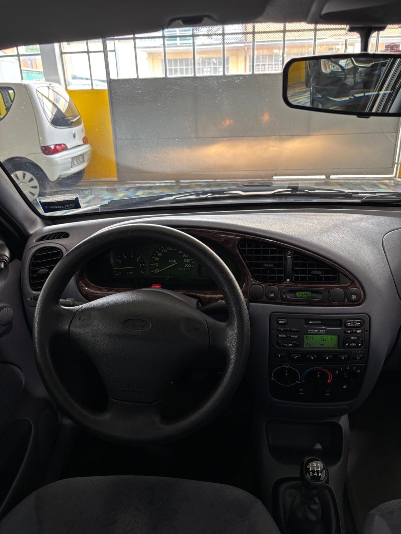 Ford Fiesta 1.2i 16V cat 5 porte Ghia