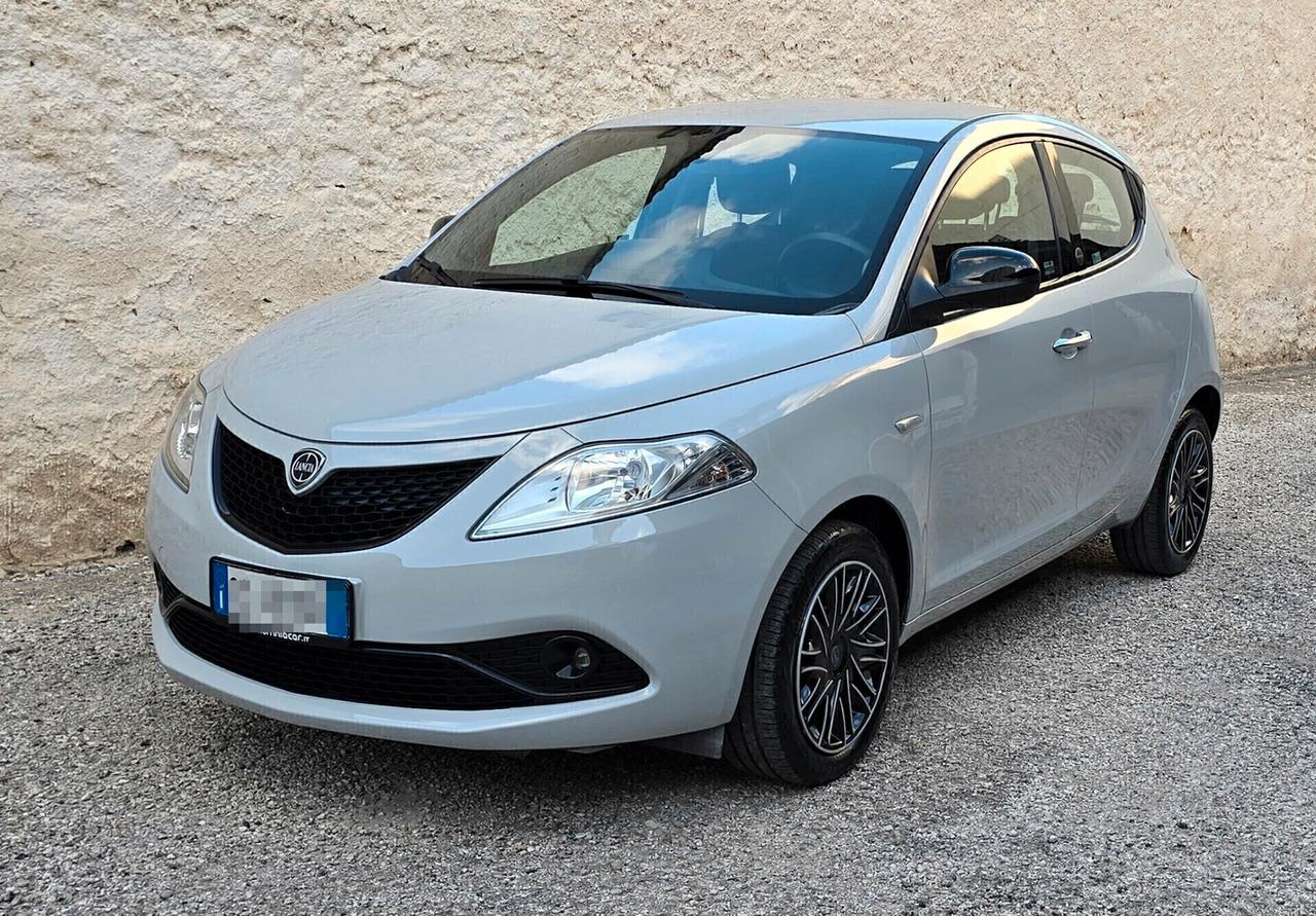 Lancia Ypsilon 1.0 70CV S&S Hybrid 5 porte Gold