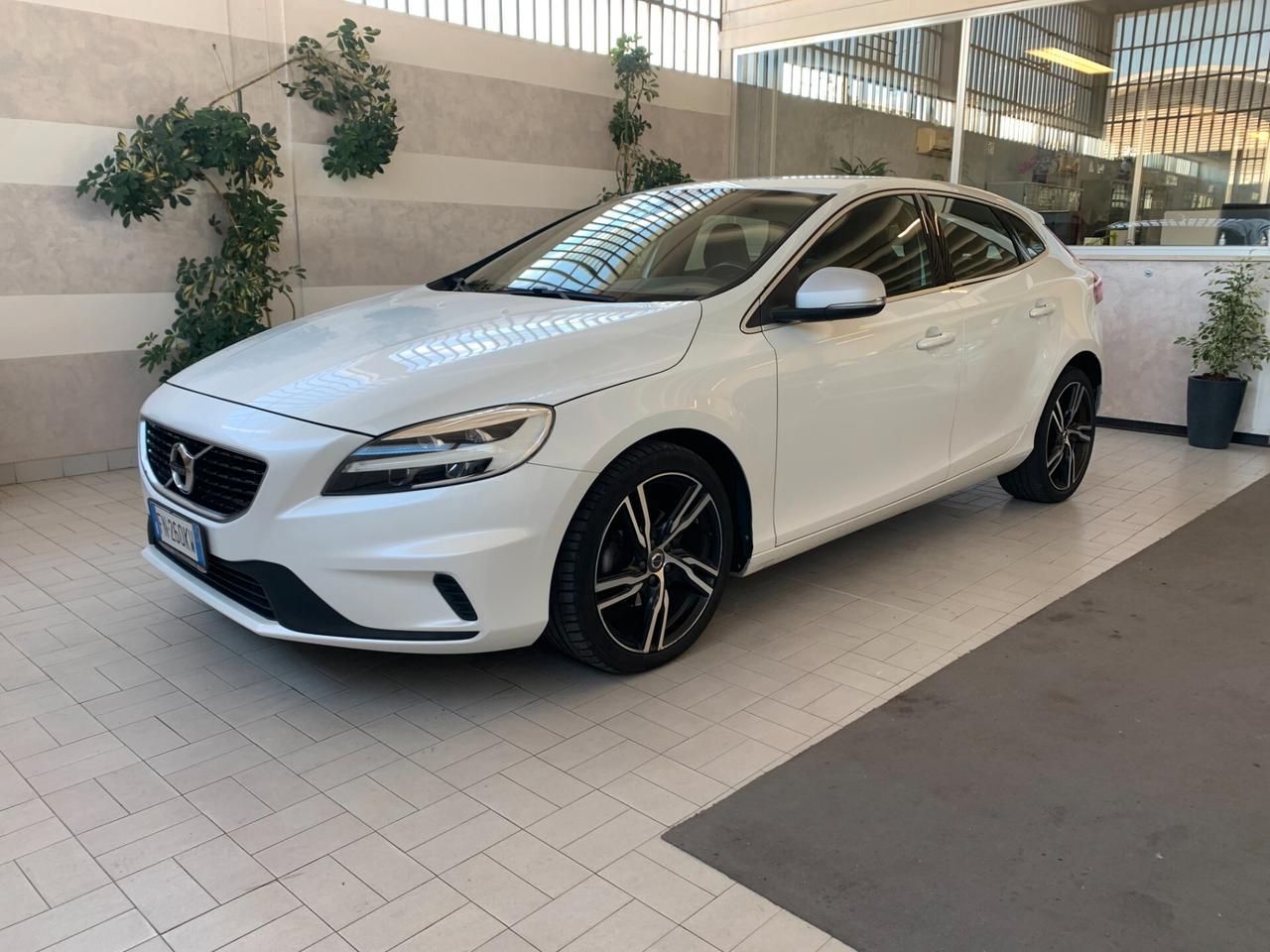 Volvo V40 D2 R-design