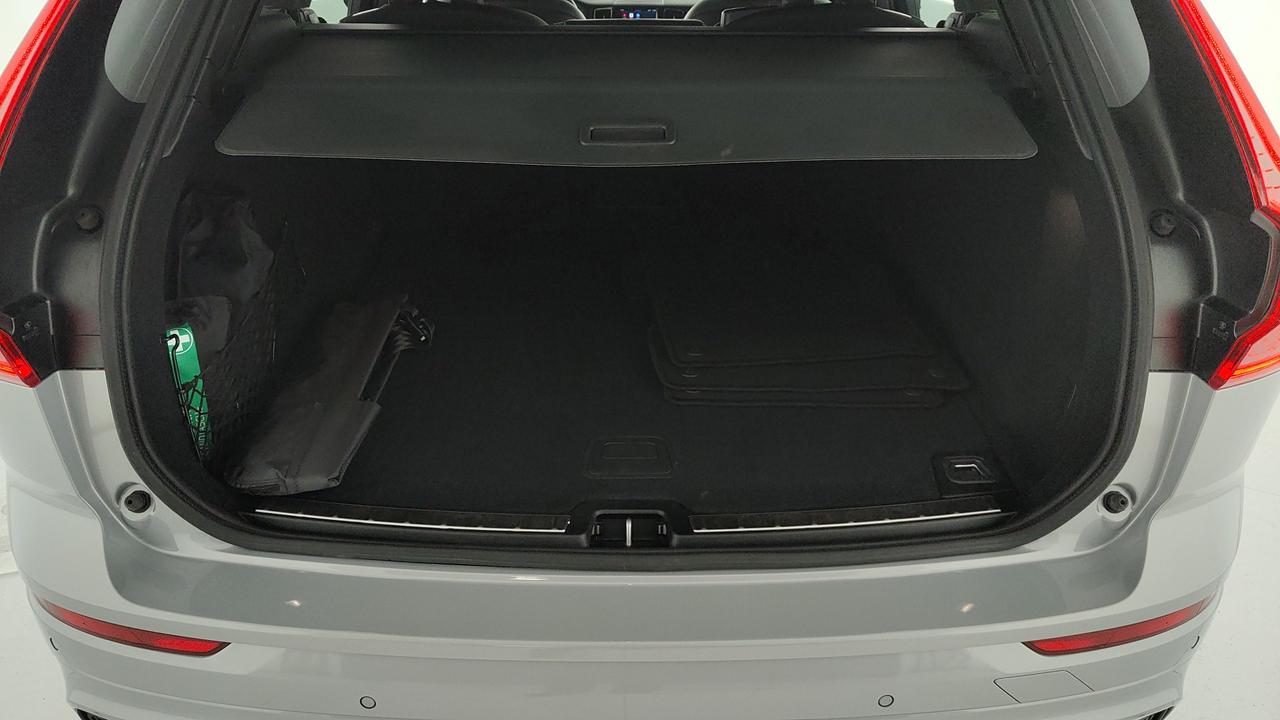 VOLVO XC60 2.0 b5 Plus Dark awd auto