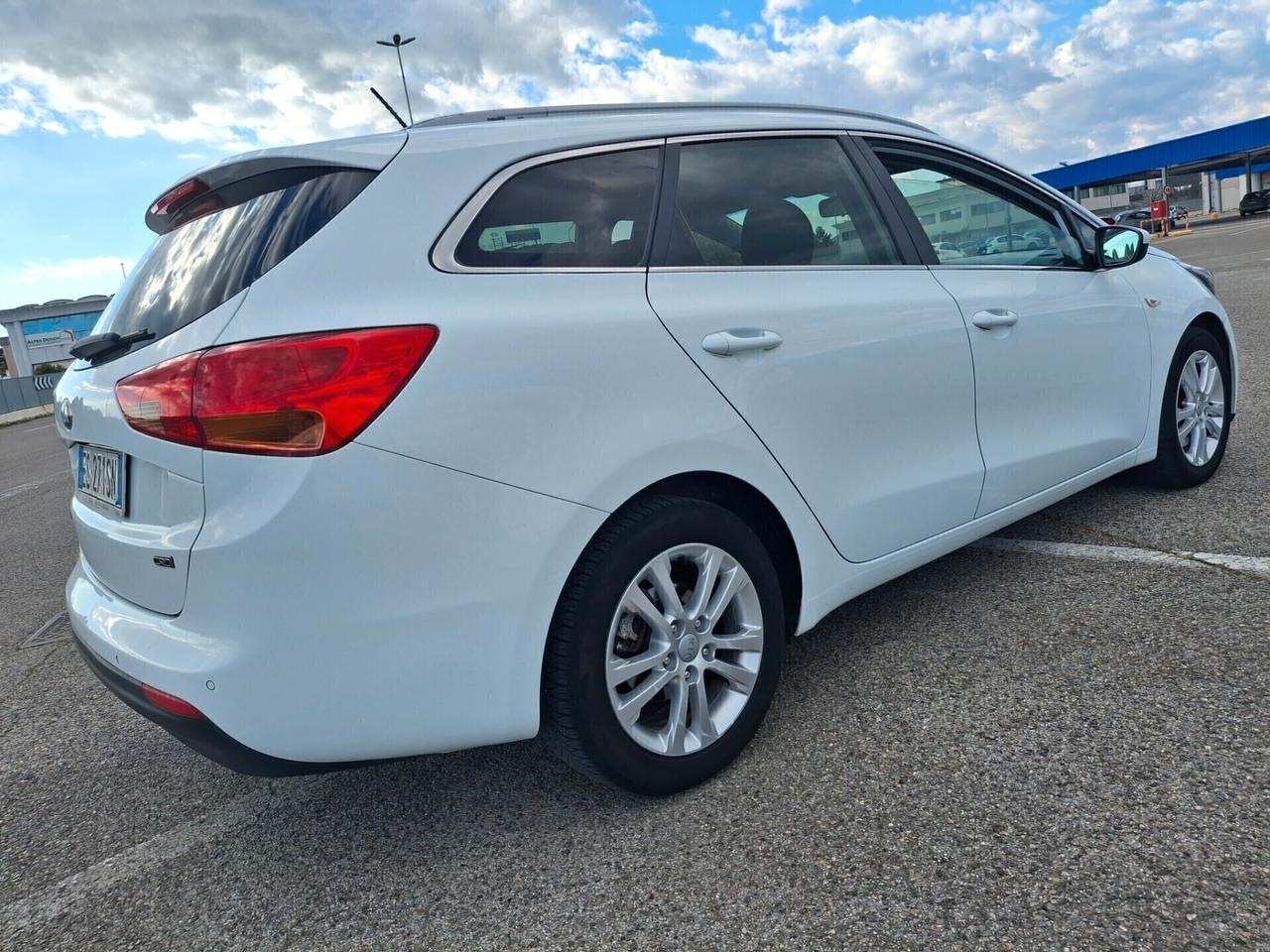 Kia Ceed cee'd 1.4 CRDi SW.-TELECAMERA-LUCI LED-