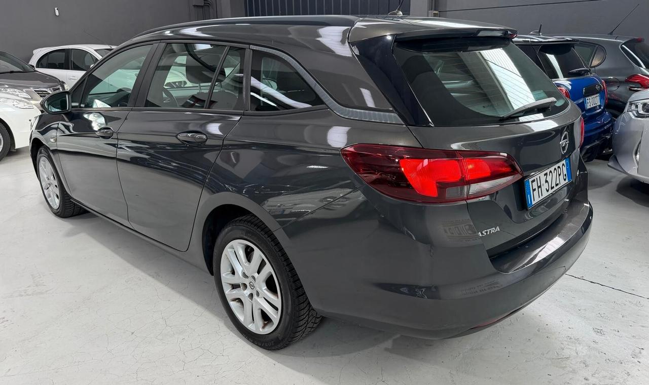 Opel Astra IVA ESPOSTA Neopatentati Cambio Automatico