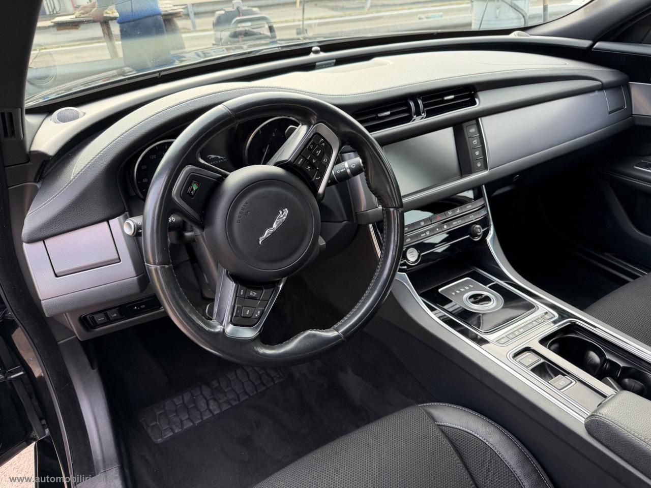 JAGUAR XF 2.0 D 180 CV aut. R-Sport