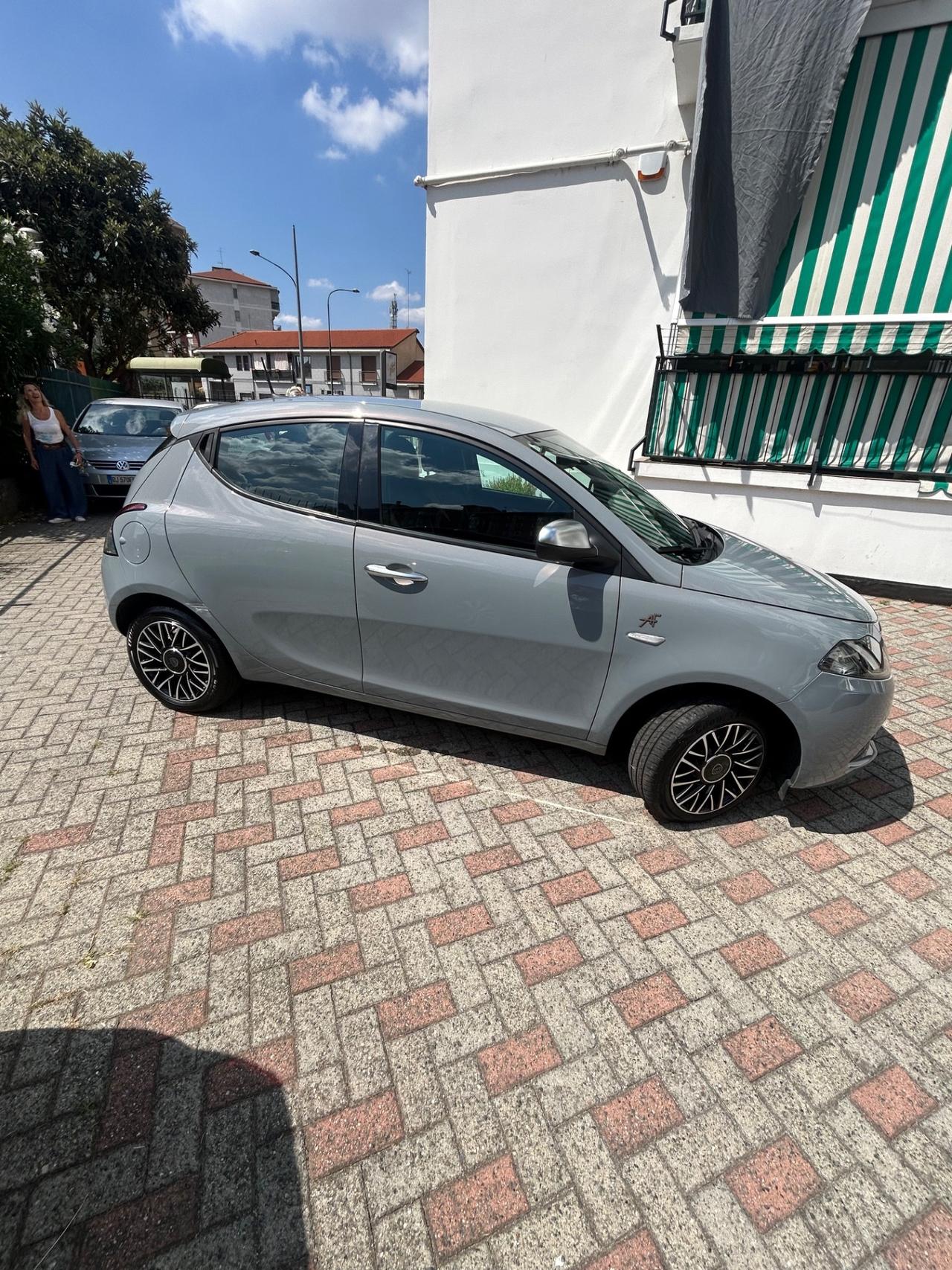Ypsilon 1.0 FireFly 5 porte S&S Hybrid Alberta Ferretti