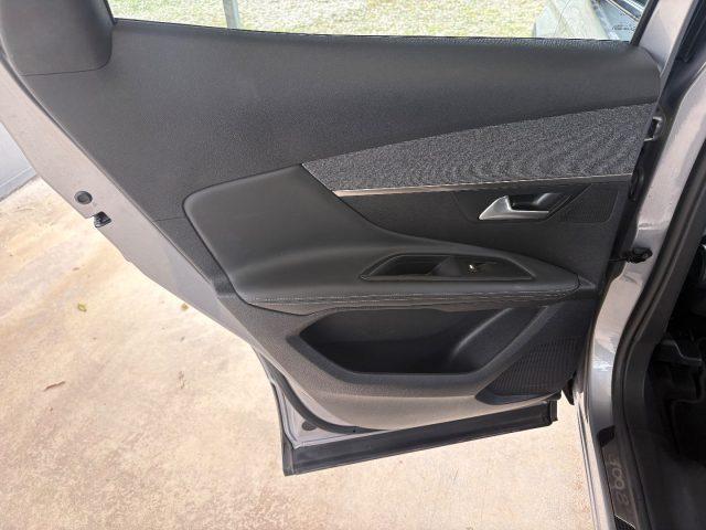 PEUGEOT 3008 PureTech 130 Allure POCHI CHILOMETRI TENUTA BENE