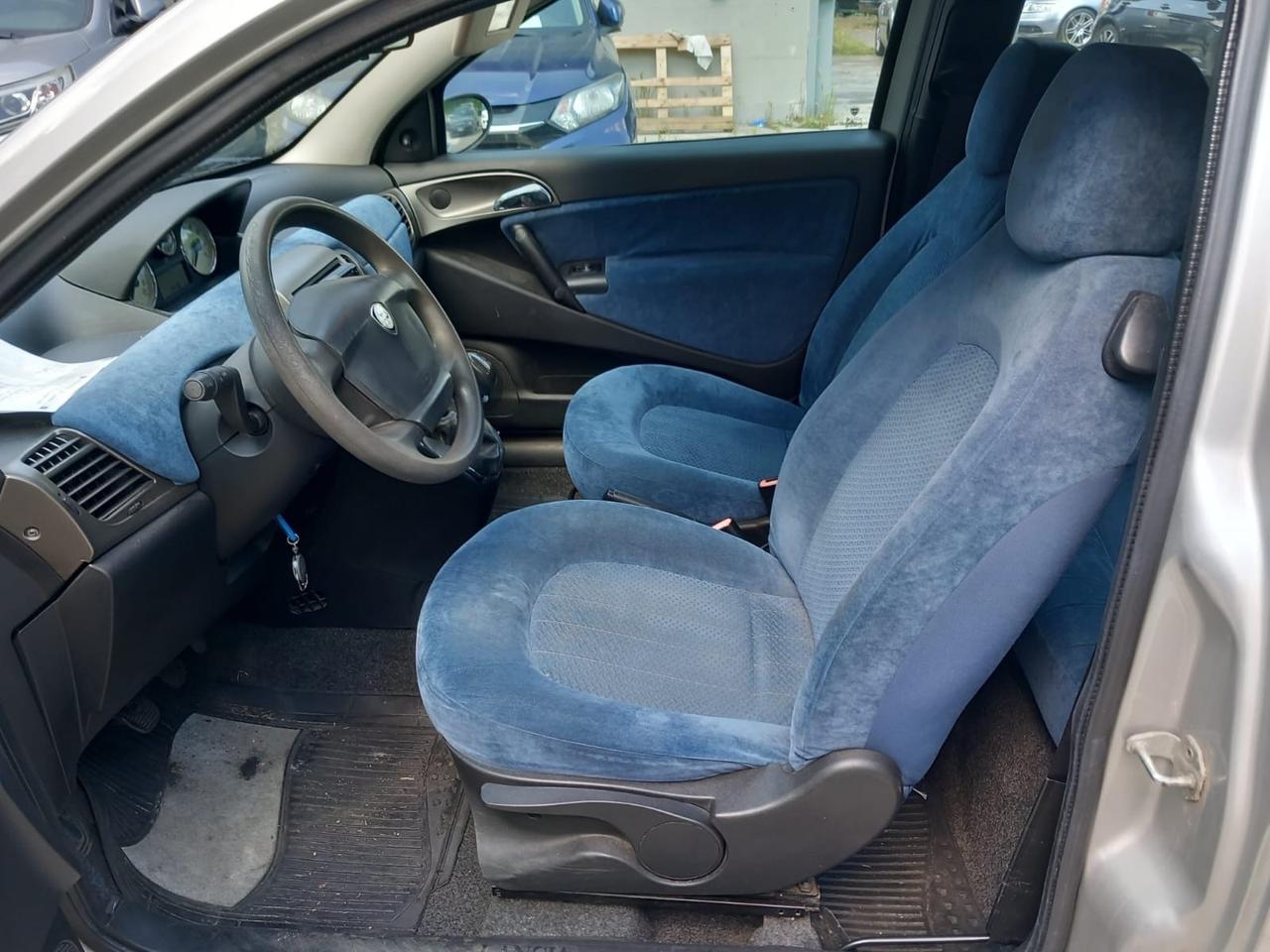 Lancia Ypsilon 1.2 16V Oro
