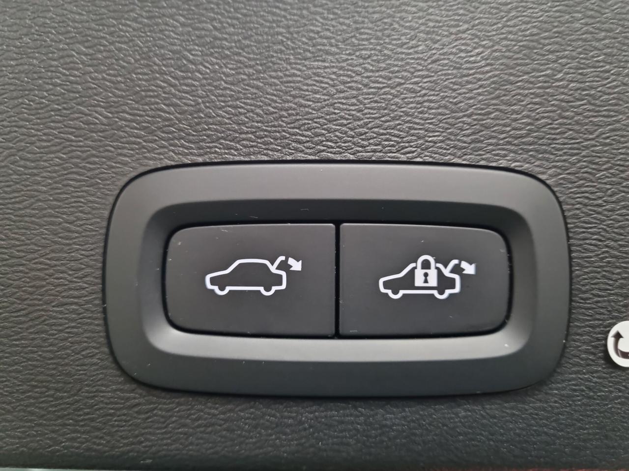Volvo XC40 T2 Geartronic Momentum Pro AUTOCARRO N1