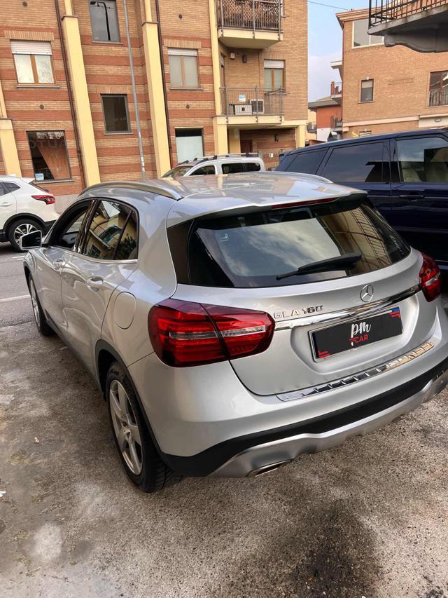 MERCEDES-BENZ GLA 180 Premium