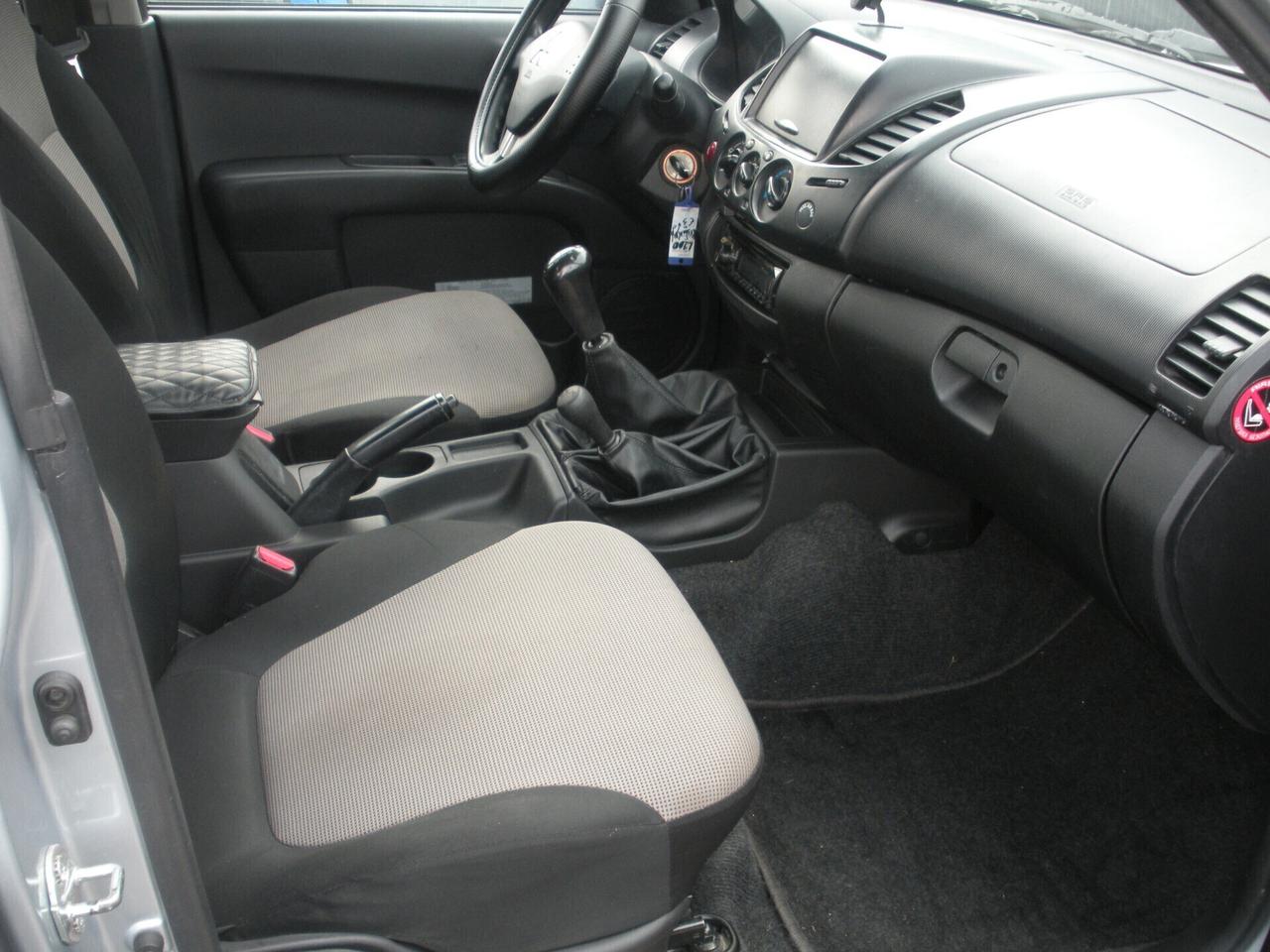 Mitsubishi L200 2.5 DI-D/136CV DC Invite DPF cabina lunga restyling